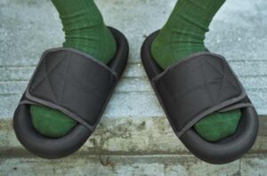 guides of mens slippers for wide feet