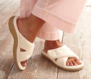 pick house slippers for narrow feet